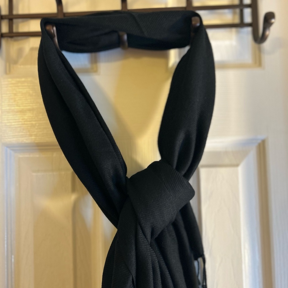 Women’s black scarf This scarf is pre-owned and is in good condition.